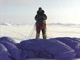 Широкая известность пришла к священнику в 1999 году, когда он совершил парашютный прыжок на Северный полюс