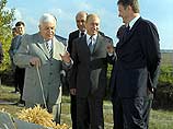 Путин отобедал с механизаторами, посидел в кабине комбайна и оценил сорта риса