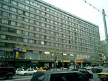У гостиницы "Минск" на Тверской припаркован автомобиль, в котором может находиться взрывное устройство