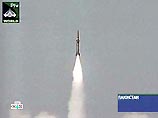  "Мы успешно провели испытания новой ракеты Hatf-II", - заявил представитель пакистанских вооруженных сил генерал Шаукат Султан