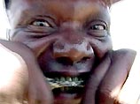 Теряющий сознание африканец принял единственно правильное решение: он впился зубами в основание головы питона