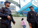 Филиппинский террорист, застреливший в участке 3 полицейских, убит в туалете