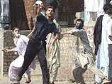 Студенты-сунниты устроили беспорядки в Исламабаде - сожжена шиитская мечеть и кинотеатр