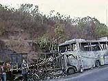 Как сообщил местный телеканал Metro-TV, в автобус с учащимися, возвращавшимися домой в Джокьякарту после экскурсии на остров Бали, врезался контейнеровоз
