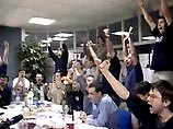 За отставку Совета, которой добивался бастующий коллектив телевидения, в пятницу вечером проголосовали 152 из 194 присутствовавших на внеочередном заседании нижней палаты парламентариев За отставку Совета, которой добивался бастующий коллектив телевидения, в пятницу вечером проголосовали 152 из 194 присутствовавших на внеочередном заседании нижней палаты парламентариев
