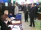 На нем присутствует около пятисот человек. Вместе с гостями в работе съезда участвуют более 1200 человек На нем присутствует около пятисот человек. Вместе с гостями в работе съезда участвуют более 1200 человек