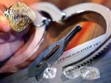 Замглавы Алмазной биржи Израиля Авраам Трауб арестован по подозрению в незаконном вывозе необработанных алмазов из России. Об этом сообщает израильская деловая газета Globes со ссылкой на источники в полиции