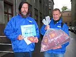 Путин получил 15 000 открыток с требованиями Путин получил 15 000 открыток с требованиями