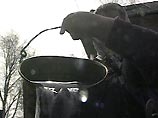 Основные показатели благоустройства и инженерного обеспечения жилья - водопровод, центральное отопление и горячее водоснабжение. До сих пор не благоустроено около 20% городского жилья (в малых городах - до 50%) Основные показатели благоустройства и инженерного обеспечения жилья - водопровод, центральное отопление и горячее водоснабжение. До сих пор не благоустроено около 20% городского жилья (в малых городах - до 50%)