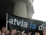 В Риге у здания сейма прошла акция протеста против дискриминации "неграждан" В Риге у здания сейма прошла акция протеста против дискриминации "неграждан"