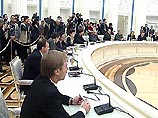 Комментируя использование силовых методов в отношении ряда СМИ, на встрече с главными редакторами ведущих российских изданий в Кремле Путин заметил, что "если прокуратура ведет себя по-хамски, ее надо остановить" Комментируя использование силовых методов в отношении ряда СМИ, на встрече с главными редакторами ведущих российских изданий в Кремле Путин заметил, что "если прокуратура ведет себя по-хамски, ее надо остановить"