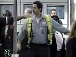 По данным СМИ, на двух авиарейсах компании Southwest Airlines были обнаружены ножи для разрезания коробок и порошкообразная субстанция в мешках. К ним была приложена записка со словами: "Меры безопасности не слишком надежные" По данным СМИ, на двух авиарейсах компании Southwest Airlines были обнаружены ножи для разрезания коробок и порошкообразная субстанция в мешках. К ним была приложена записка со словами: "Меры безопасности не слишком надежные"