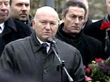 На Дубровке собираются люди, чтобы почтить память жертв теракта На Дубровке собираются люди, чтобы почтить память жертв теракта