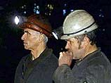Как сообщили источники в оперативном штабе, шахтеры сейчас пытаются пробиться к заблокированным товарищам через соседние выработки