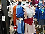 "Косплеем" называют причудливую эпатажную одежду (от английского "costume play"), пристрастие к которой по непонятным причинам наблюдается в последние годы среди японцев