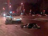 Двое человек погибли и трое получили серьезные ранения в результате наезда легкового автомобиля на дорожных рабочих в Москве на Ленинградском шоссе в понедельник вечером