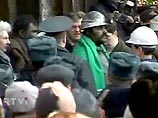 Горноспасатели обнаружили шахтеров около 8:00 утра. Председатель Российского независимого профсоюза работников угольной промышленности Иван Мохначук сообщил, что погиб шахтер Сергей Войтынок Горноспасатели обнаружили шахтеров около 8:00 утра. Председатель Российского независимого профсоюза работников угольной промышленности Иван Мохначук сообщил, что погиб шахтер Сергей Войтынок