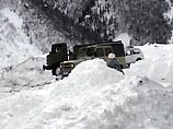 Более 100 человек оказались в снежном плену на Военно-грузинской дороге