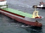 В субботу немецкий танкер "Моника" потерял управление и врезался в набережную канала Амстердам - Рейн в Нидерландах