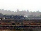 Корреспондент ВВС передает из Багдада, что в воскресенье утром в багдадском аэропорту должны были практически одновременно сесть по крайней мере два вертолета Chinook армии США