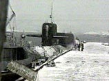 Списанная подводная лодка загрязняет Неву нефтепродуктами Списанная подводная лодка загрязняет Неву нефтепродуктами