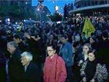 Многолюдная акция грузинской оппозиции во вторник вечером фактическим парализовала движение транспорта на центральном проспекте Руставели в Тбилиси
