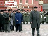 Около 400 фронтовиков прошли сегодня торжественным маршем по Красной площади по случаю 62-й годовщины военного парада 1941 года Около 400 фронтовиков прошли сегодня торжественным маршем по Красной площади по случаю 62-й годовщины военного парада 1941 года