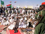 Президент Судана Омар аль-Башир - в первых рядах молящихся