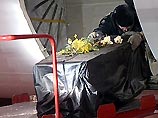 Как сообщает НТВ со ссылкой на "Итар-Тасс", сегодня вечером в аэропорту "Шереметьево-2" встречали тела четверых россиян, убитых в Алжире исламскими террористами Как сообщает НТВ со ссылкой на "Итар-Тасс", сегодня вечером в аэропорту "Шереметьево-2" встречали тела четверых россиян, убитых в Алжире исламскими террористами