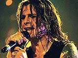 Легендарный рок-певец и композитор Оззи Осборн возобновил подготовку к своим давно ожидаемым сольным концертам в Москве и Санкт-Петербурге. Планировавшееся европейское турне бывшего солиста группы Black Sabbath было неожиданно аннулировано