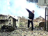 Подобные же стычки проходят на всех арабских территориях. Многие молодые палестинцы считают, что только "камнепады" заставят Израиль пойти на переговоры Подобные же стычки проходят на всех арабских территориях. Многие молодые палестинцы считают, что только "камнепады" заставят Израиль пойти на переговоры