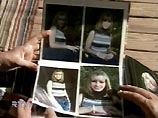Флинт сообщил журналистам, что в его распоряжении есть две фотографии. На одной из них Линч позирует топлесс в компании двух бравых морпехов. На другой на Джессике надет лишь ремень Флинт сообщил журналистам, что в его распоряжении есть две фотографии. На одной из них Линч позирует топлесс в компании двух бравых морпехов. На другой на Джессике надет лишь ремень