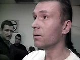 У всех у них в паспортах были просроченные мексиканские визы, а у двоих задержанных россиян было изъято оружие. Агентство Reuters сообщает имя лишь одного россиянина - Алексея Ковалева У всех у них в паспортах были просроченные мексиканские визы, а у двоих задержанных россиян было изъято оружие. Агентство Reuters сообщает имя лишь одного россиянина - Алексея Ковалева