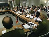 Заседание комитета по обедненному урану предварила встреча начальников военно-медицинских служб стран НАТО. Медики обменялись информацией, относящейся к "балканскому синдрому"