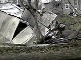 В результате стихийного бедствия погибли два человека - в Нью-Йорке на женщину упало поваленное ветром дерево, а в западной Вирджинии смыло в ручей машину, за рулем которой находился мужчина