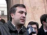 Между тем лидер радикальной оппозиции Михаил Саакашвили призвал жителей Грузии к актам неповиновения властям и всеобщей забастовке