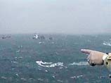 У берегов Камчатки потерпел крушение теплоход "Камчадал-2". Сильный шторм выбросил судно на прибрежные камни. Метеорологи не смогли предупредить моряков о шторме из-за того, что у них сломались компьютеры, а на новые денег нет
