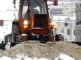 В Москве борются со снегом, на дороги вылили уже более 3 тонн химикатов