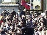 Праворадикальный оппозиционный блок "Национальное движение" начинает сегодня так называемый "мирный поход" из разных районов Грузии в Тбилиси к госканцелярии - резиденции Эдуарда Шеварднадзе