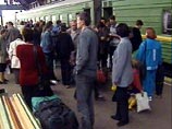 О ЧП в вагоне поступило к дежурному по транспортной милиции за полчаса до прибытия экспресса в Новосибирск. На вокзале немедленно началась подготовка к встрече поезда с самоубийцей О ЧП в вагоне поступило к дежурному по транспортной милиции за полчаса до прибытия экспресса в Новосибирск. На вокзале немедленно началась подготовка к встрече поезда с самоубийцей