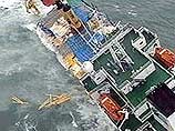 В Японском море тонет теплоход "Фест", на борту которого находились российские моряки