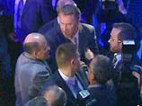 Поводом для ссоры стал отказ лидера "Яблока" Григория Явлинского отвечать в эфире на вопросы лидера ЛДПР Поводом для ссоры стал отказ лидера "Яблока" Григория Явлинского отвечать в эфире на вопросы лидера ЛДПР