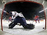Первая встреча на открытом воздухе осталась за самым титулованным клубом НХЛ