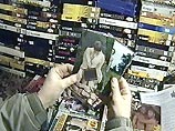 В квартире Гонеева милиционеры изъяли видеокассеты с порнофильмами общей продолжительностью более 900 часов и около 1000 фотоснимков и негативов.