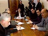 Заседание СНБ Грузии под председательством исполняющей обязанности президента Нино Бурджанадзе открылось в понедельник в здании парламента, где в настоящее время находится ее рабочий кабинет