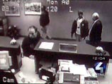 Интрига заключается в том, что потрясающая тупость грабителя дала все его данные следствию. Теперь агенты ФБР в Питтсбурге (штат Пенсильвания) разыскивают Майкла Микитку в связи с несколькими последними случаями ограбления банков Интрига заключается в том, что потрясающая тупость грабителя дала все его данные следствию. Теперь агенты ФБР в Питтсбурге (штат Пенсильвания) разыскивают Майкла Микитку в связи с несколькими последними случаями ограбления банков