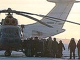 Не смотря на то, что попасть на "инаугурацию" было нелегко - пускали на нее лишь обладателей пригласительных билетов,- событие почтили своим присутствием более трехсот человек Не смотря на то, что попасть на "инаугурацию" было нелегко - пускали на нее лишь обладателей пригласительных билетов,- событие почтили своим присутствием более трехсот человек