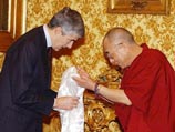 Далай-лама просит европейских политиков 'не подвергать изоляции Китай'