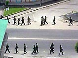 В Киншасе сейчас находятся около 40 сотрудников дипломатической миссии и членов их семей. Других россиян в столице Конго нет В Киншасе сейчас находятся около 40 сотрудников дипломатической миссии и членов их семей. Других россиян в столице Конго нет