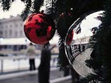 В Лондоне зажжены огни на рождественской елке из Норвегии